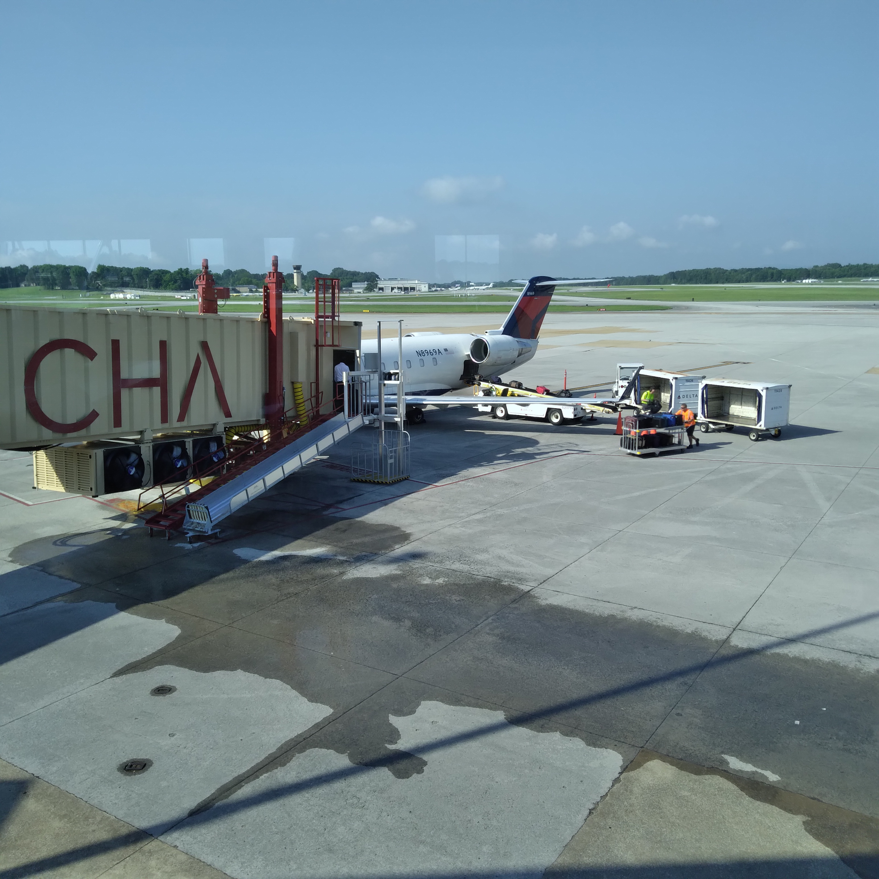 plane loading at Chattanooga airport