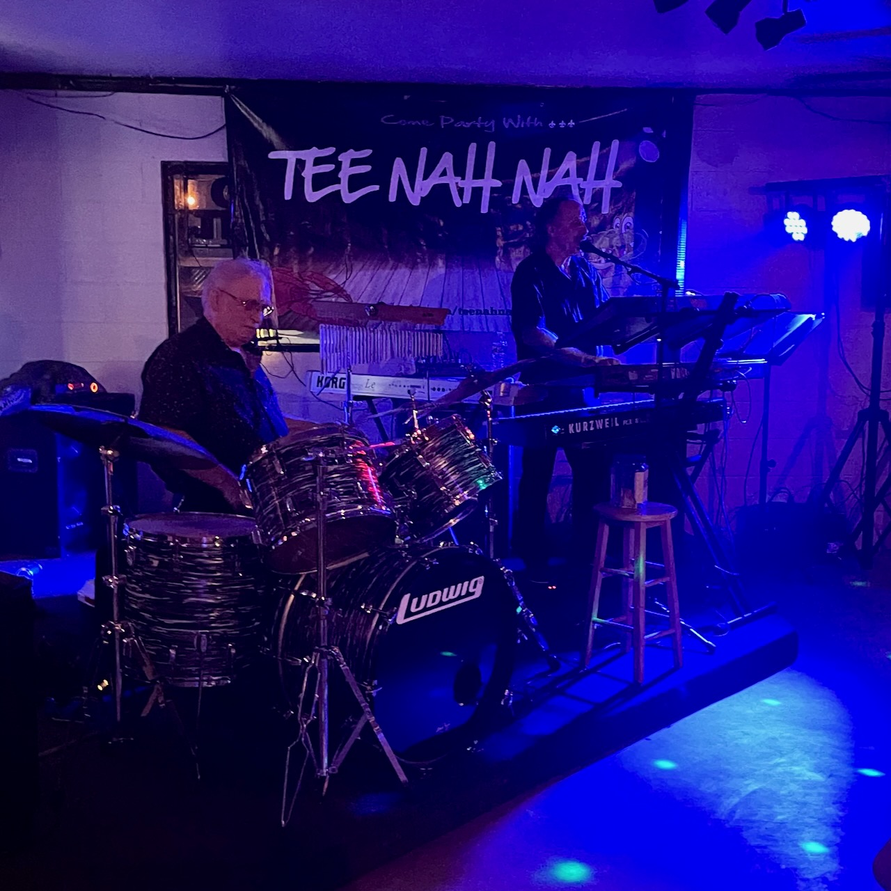 Tee Nah Nah, a 2-piece band, on stage at Boomerangs in New Sarpy, Louisiana.