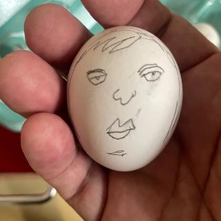 This is how I tell which eggs are hard-boiled.
